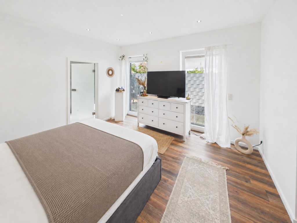Schlafzimmer 1