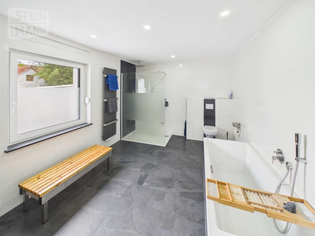 Badezimmer EG